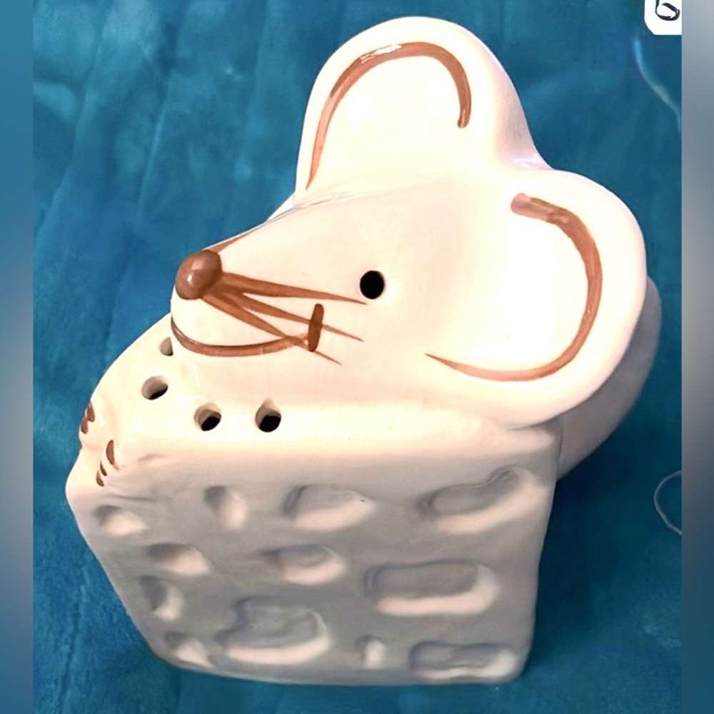 Vintage Ceramic Mouse Parmesan Cheese Shaker with Handle Made in USA